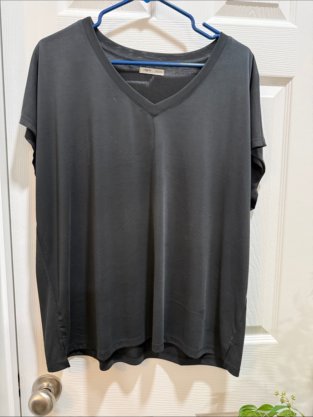 Edgely Women's V-Neck Short Sleeve Tee - Charcoal